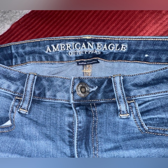 Size 6 American Eagle Jeans - Picture 3 of 5